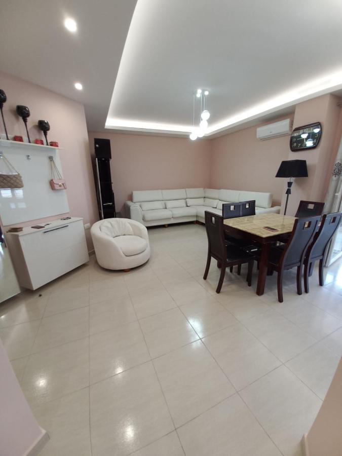 Lungo Mare & Luxury Apartments Vlorë Exteriör bild